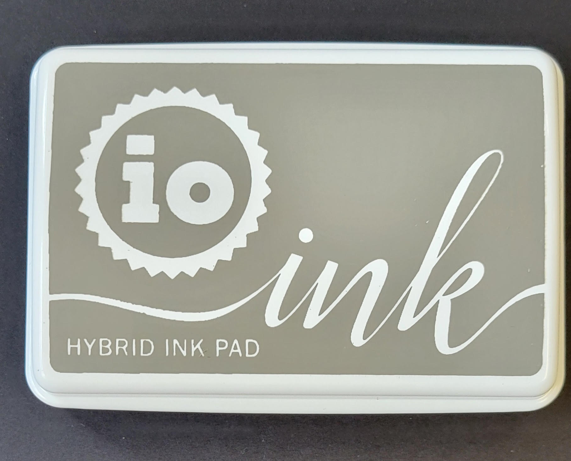 Taupe Hybrid IO ink pad.