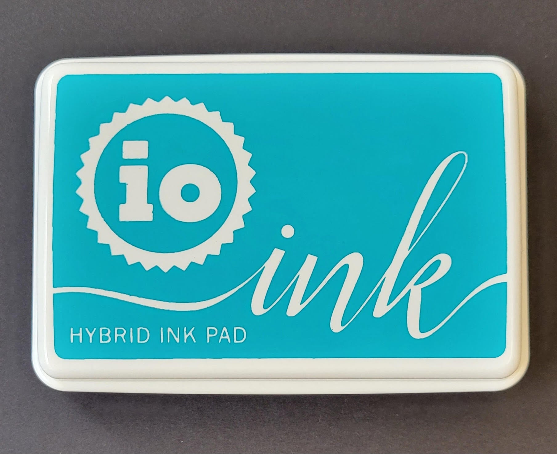 Aqua Hybrid IO ink pad.