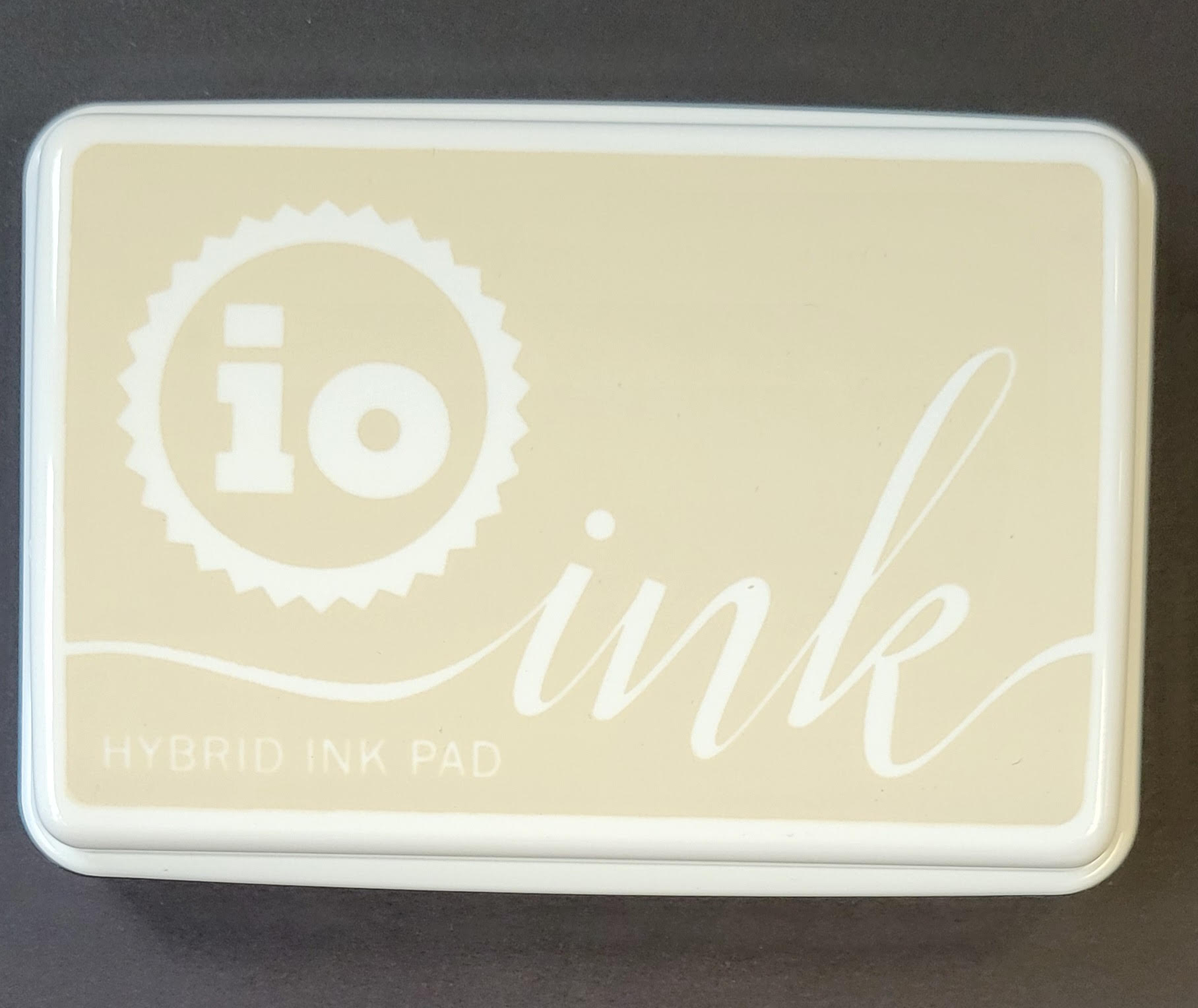 Beige Hybrid IO ink pad.