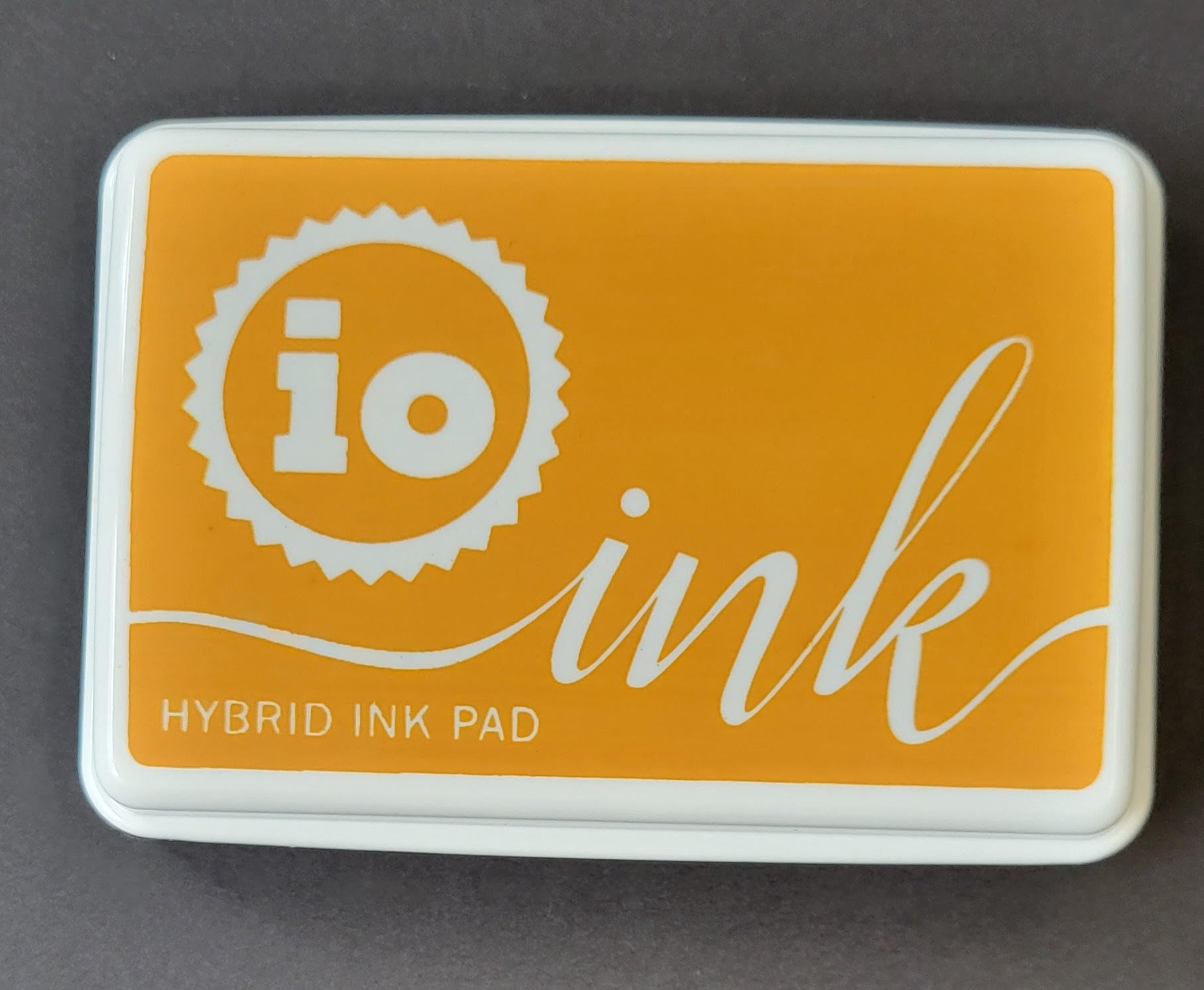 Yellow Ochre Hybrid IO ink pad.
